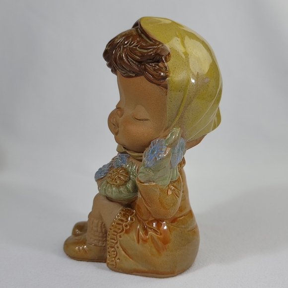 Vtg Little Girl Sitting With Flowers Figure - Picture 2 of 12